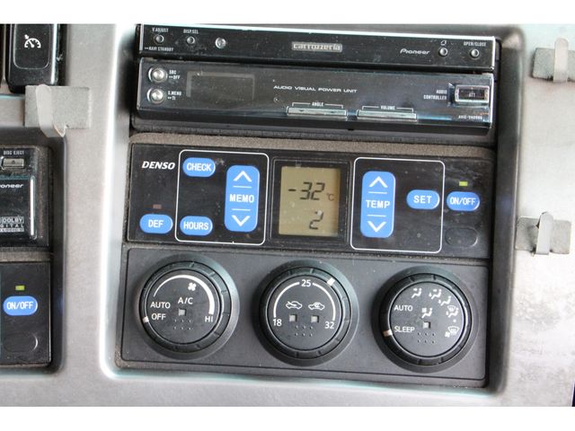 NISSAN DIESEL QUON 2007 Image 31