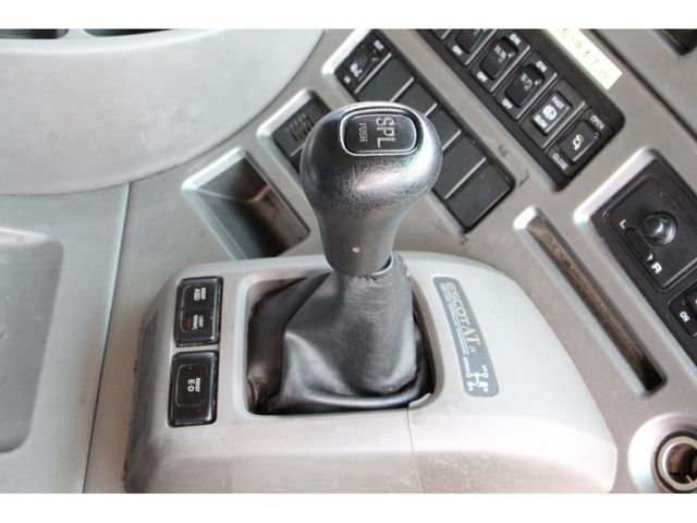 NISSAN DIESEL QUON 2007 Image 31