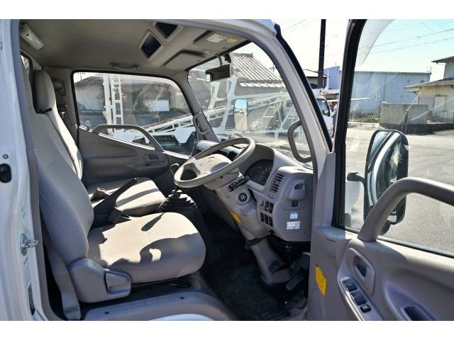 HINO DUTRO 2011 Image 31