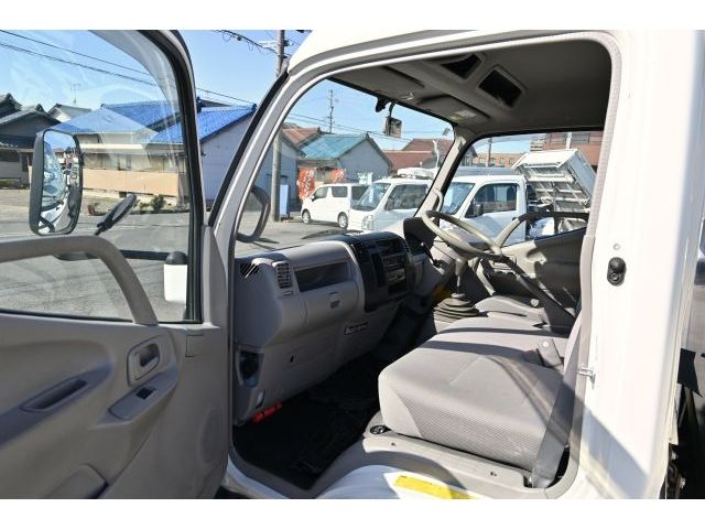 HINO DUTRO 2011 Image 31