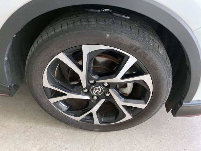 TOYOTA C-HR 2017 Image 31