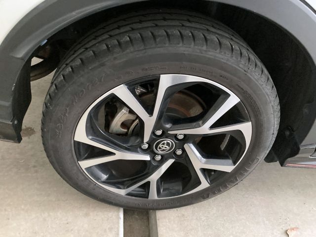 TOYOTA C-HR 2017 Image 31