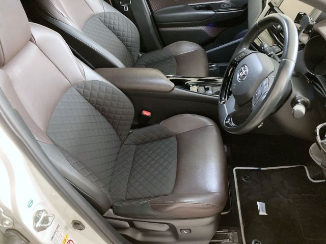 TOYOTA C-HR 2017 Image 31