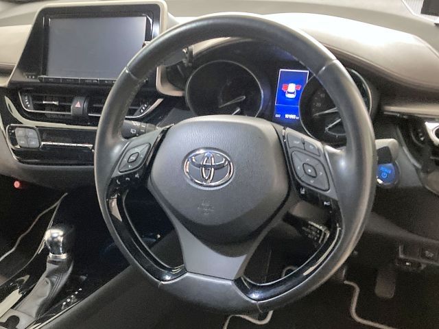 TOYOTA C-HR 2017 Image 31