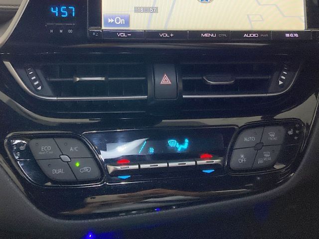 TOYOTA C-HR 2017 Image 31