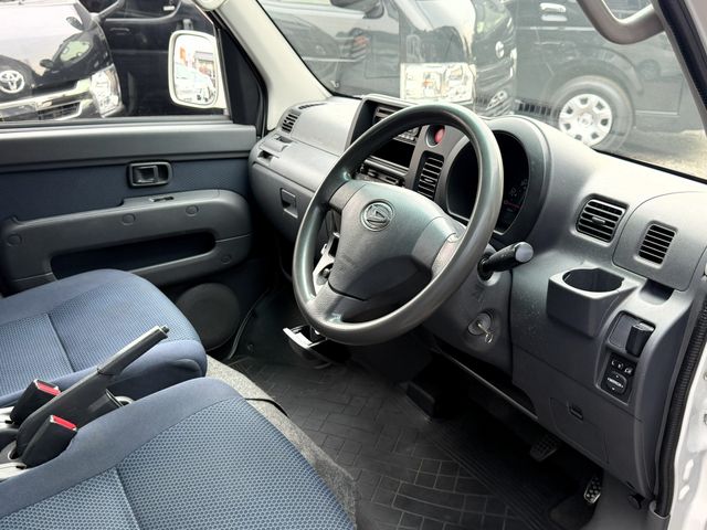 DAIHATSU HIJET CARGO 2014 Image 31