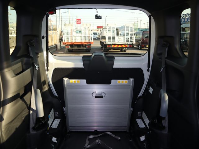 HONDA N BOX CUSTOM 2023 Image 31