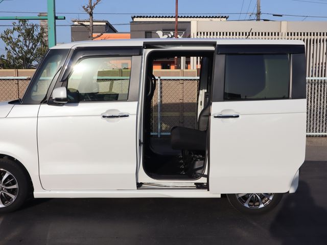 HONDA N BOX CUSTOM 2023 Image 31