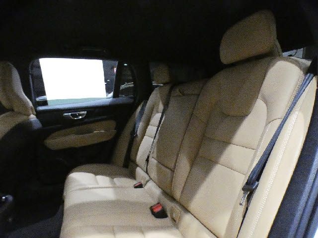 VOLVO V60 CROSS COUN 2022 Image 31