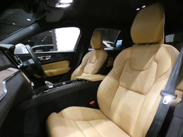 VOLVO V60 CROSS COUN 2022 Image 31