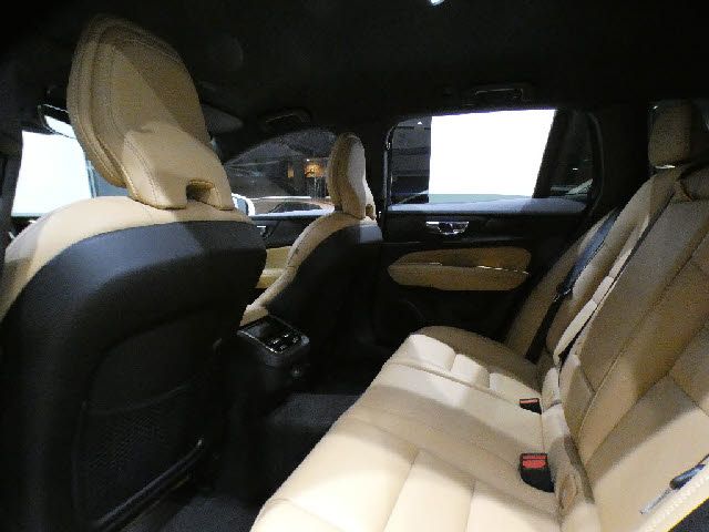 VOLVO V60 CROSS COUN 2022 Image 31