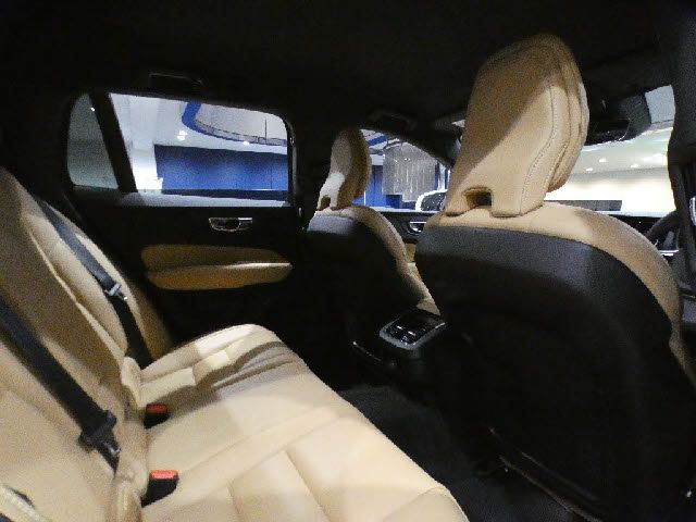 VOLVO V60 CROSS COUN 2022 Image 31