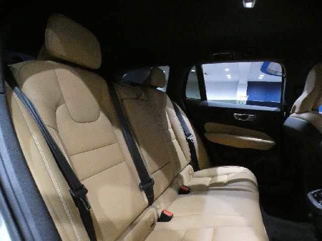 VOLVO V60 CROSS COUN 2022 Image 31