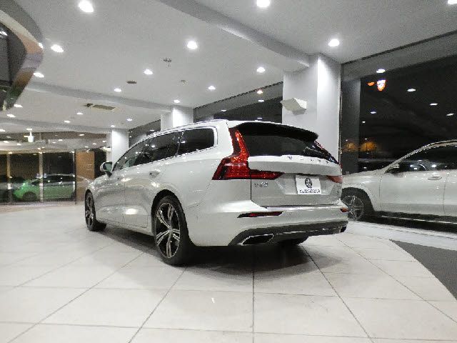 VOLVO V60 2019 Image 31