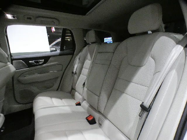 VOLVO V60 2019 Image 31