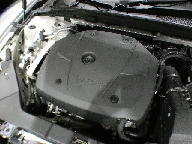 VOLVO V60 2019 Image 31