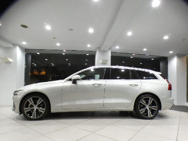 VOLVO V60 2019 Image 31