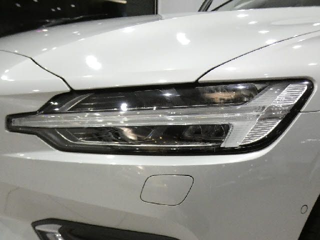 VOLVO V60 2019 Image 31