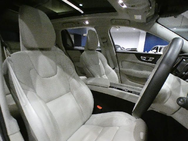 VOLVO V60 2019 Image 31