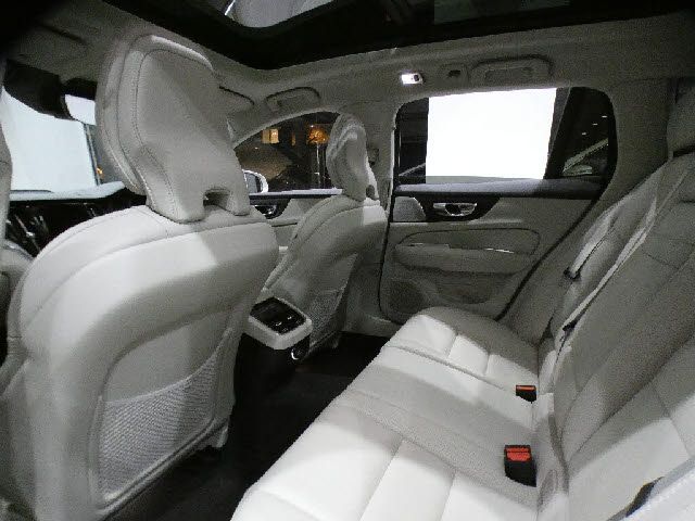 VOLVO V60 2019 Image 31