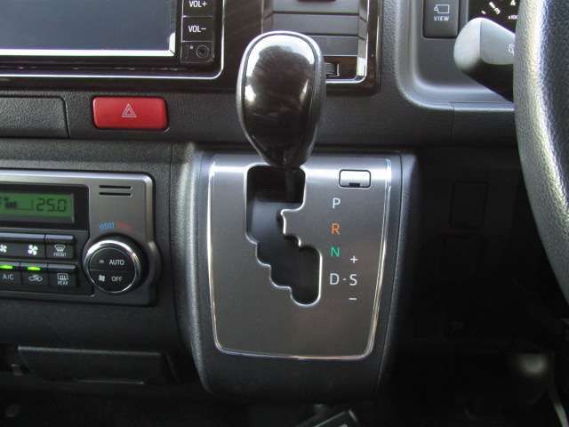 TOYOTA HIACE VAN 2WD 2023 Image 31