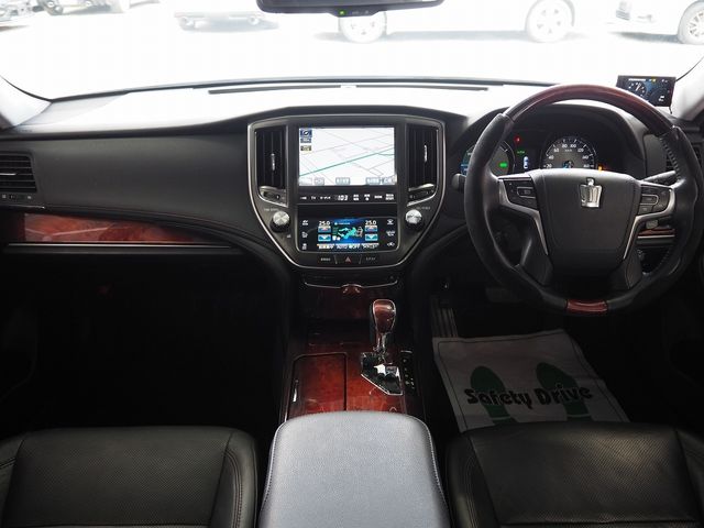 TOYOTA CROWN MAJESTA HYBRID 2014 Image 31