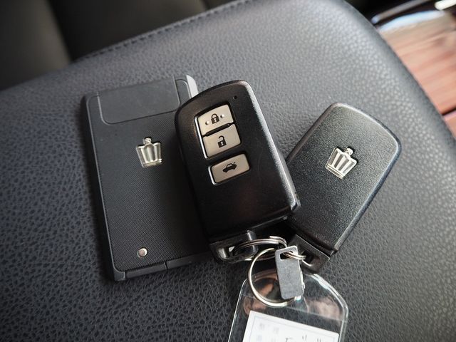 TOYOTA CROWN MAJESTA HYBRID 2014 Image 31