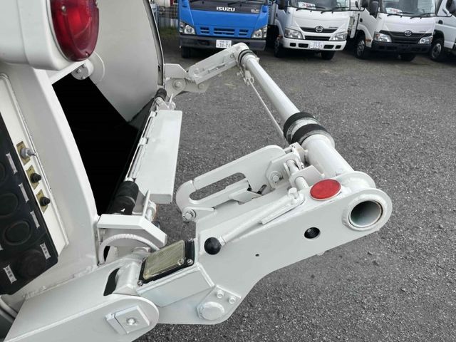 HINO DUTRO 2018 Image 31