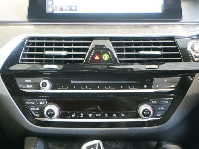 BMW 5SERIES TOURING 2018 Image 31