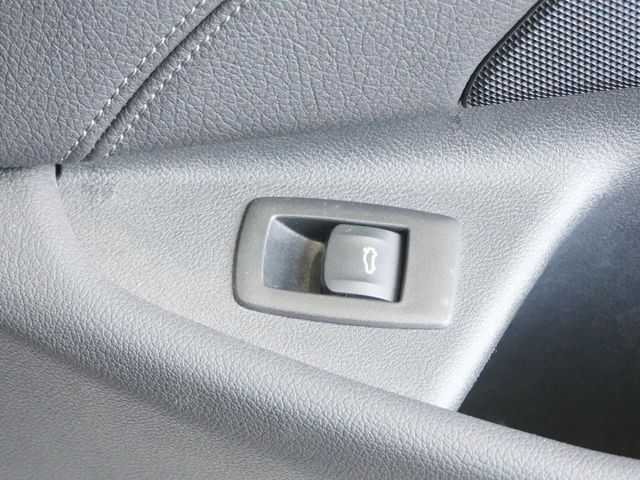 BMW 5SERIES TOURING 2018 Image 31