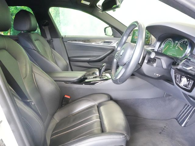 BMW 5SERIES TOURING 2018 Image 31