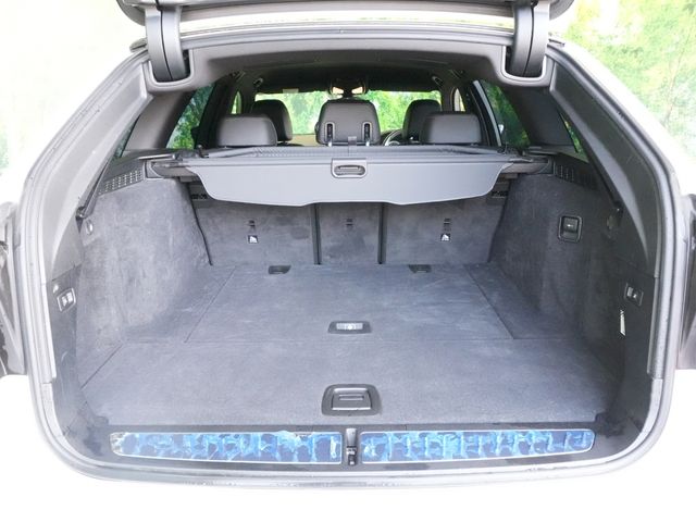 BMW 5SERIES TOURING 2018 Image 31