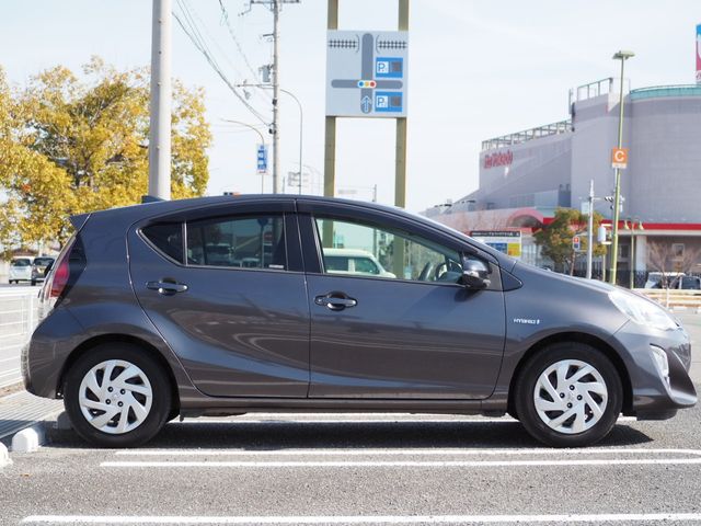 TOYOTA AQUA 2015 Image 31