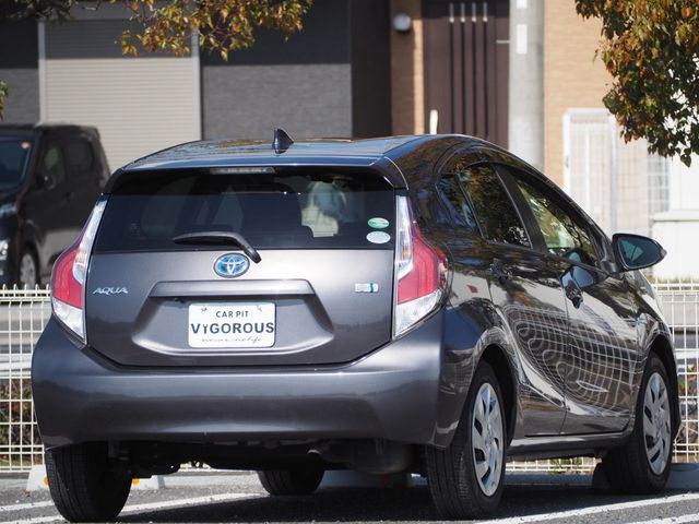 TOYOTA AQUA 2015 Image 31