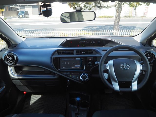 TOYOTA AQUA 2015 Image 31