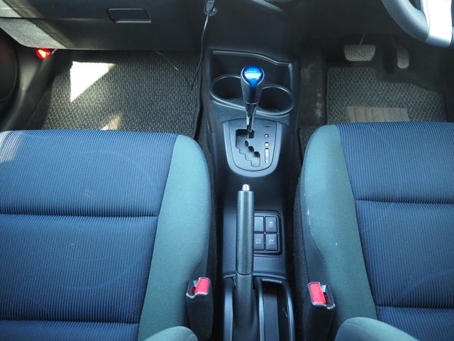 TOYOTA AQUA 2015 Image 31