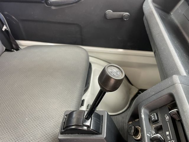 DAIHATSU HIJET TRUCK 4WD 2015 Image 31