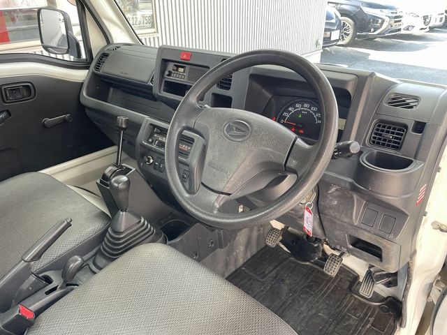 DAIHATSU HIJET TRUCK 4WD 2015 Image 31