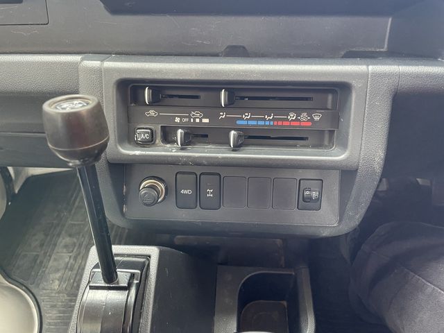 DAIHATSU HIJET TRUCK 4WD 2015 Image 31