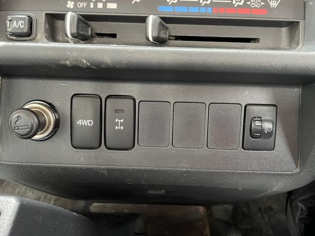 DAIHATSU HIJET TRUCK 4WD 2015 Image 31