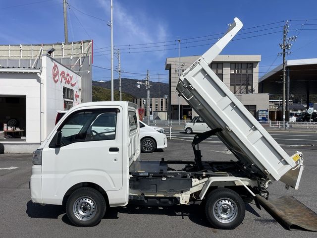 DAIHATSU HIJET TRUCK 4WD 2015 Image 31