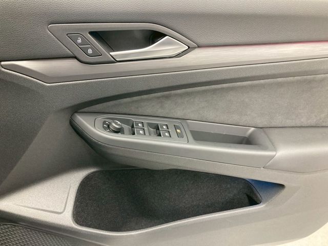 VOLKSWAGEN GOLF VARI 2024 Image 31