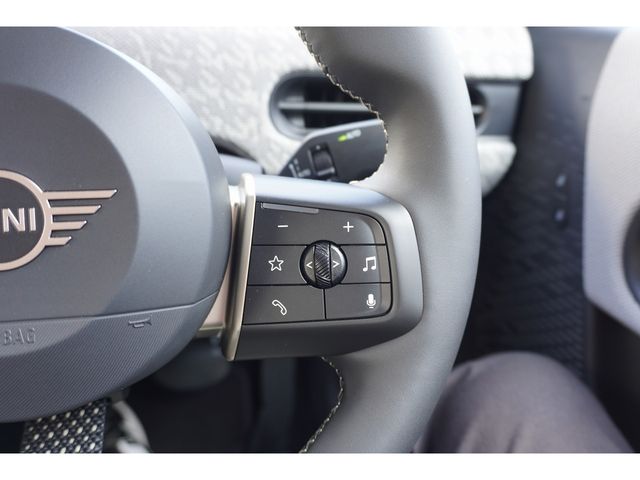 BMW MINI COOPER OPEN 2025 Image 31