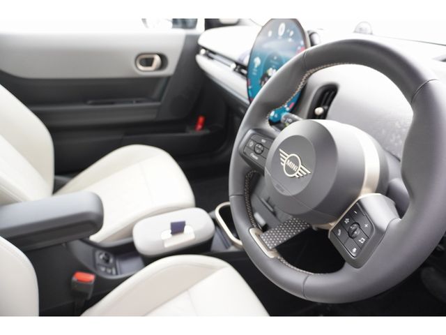 BMW MINI COOPER OPEN 2025 Image 31