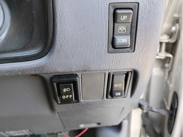 TOYOTA HILUXSURF WAGON 4WD 1996 Image 31