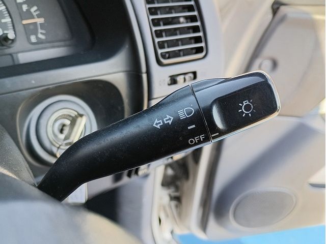 TOYOTA HILUXSURF WAGON 4WD 1996 Image 31