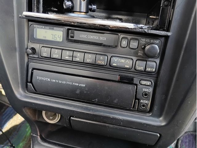 TOYOTA HILUXSURF WAGON 4WD 1996 Image 31