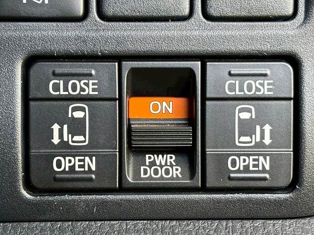 TOYOTA NOAH 2017 Image 31