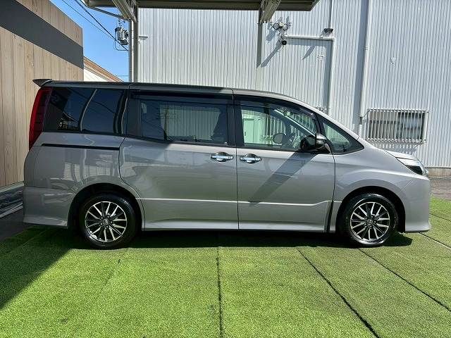 TOYOTA NOAH 2017 Image 31