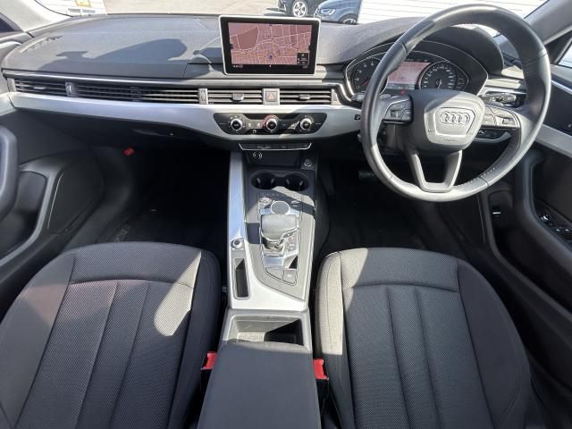 AUDI A4 AVANT 2018 Image 31